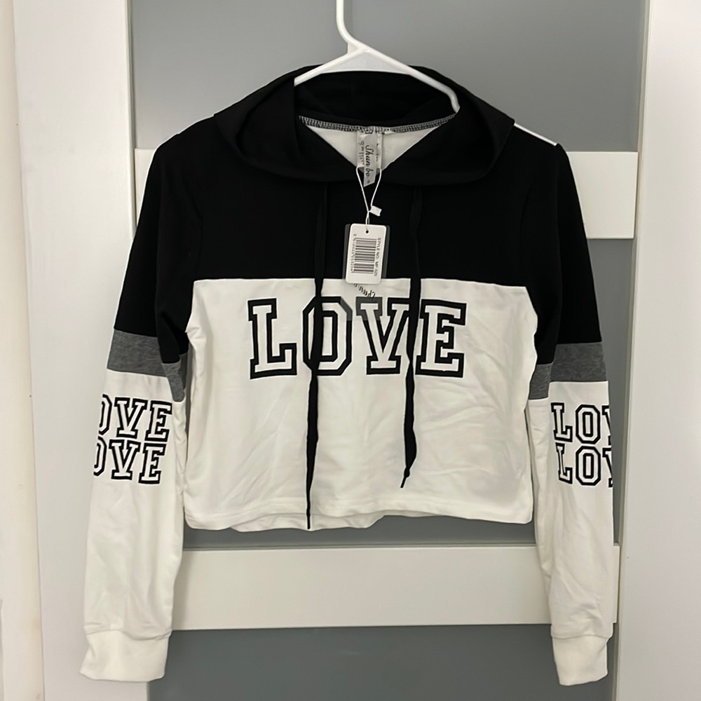 Girls Shun bo Hooded Long Sleeve Cropped Shirt “Love” -Black /White, Size S cute